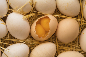 Обряд выкатывания яйцом от сглаза